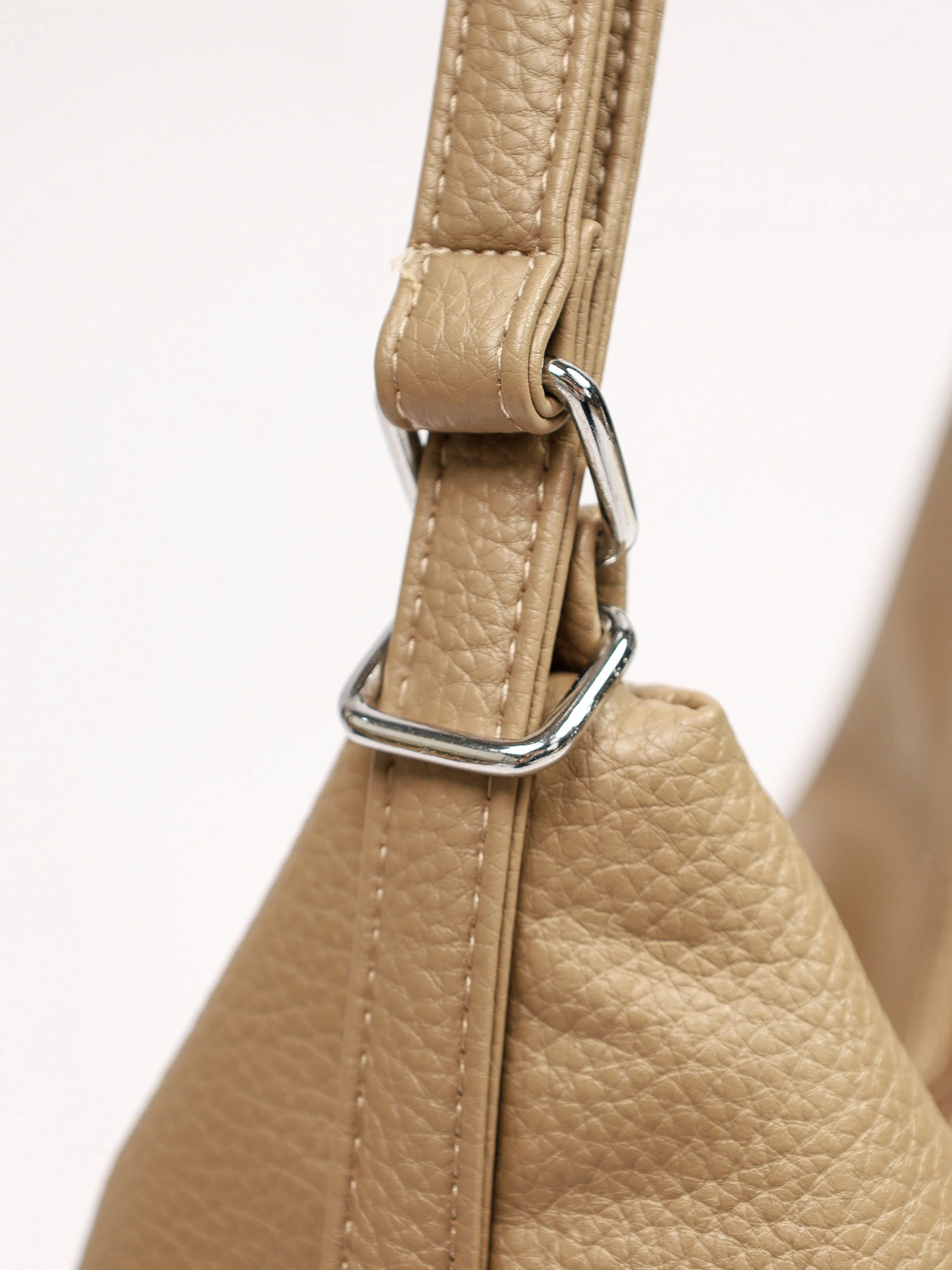 Сумка-шоппер с декоративными пуллерами в ассортименте